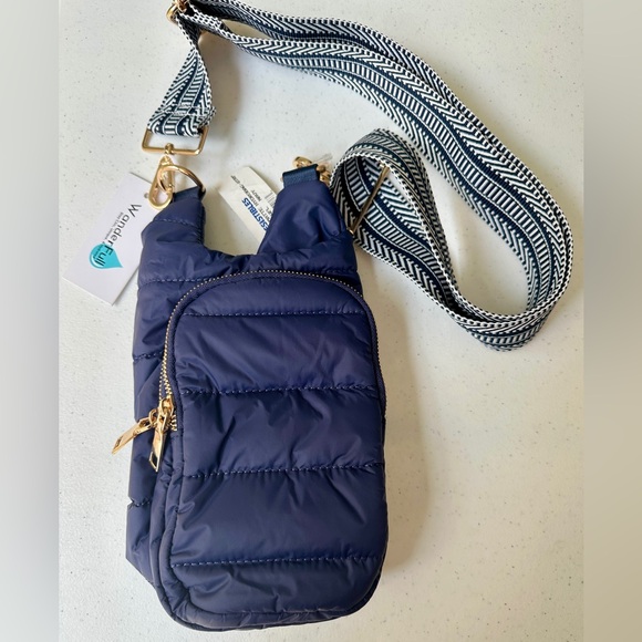 WanderFull Hydro Bag Navy Water Bottle Carrier Crossbody Bag NWT - Picture 1 of 10